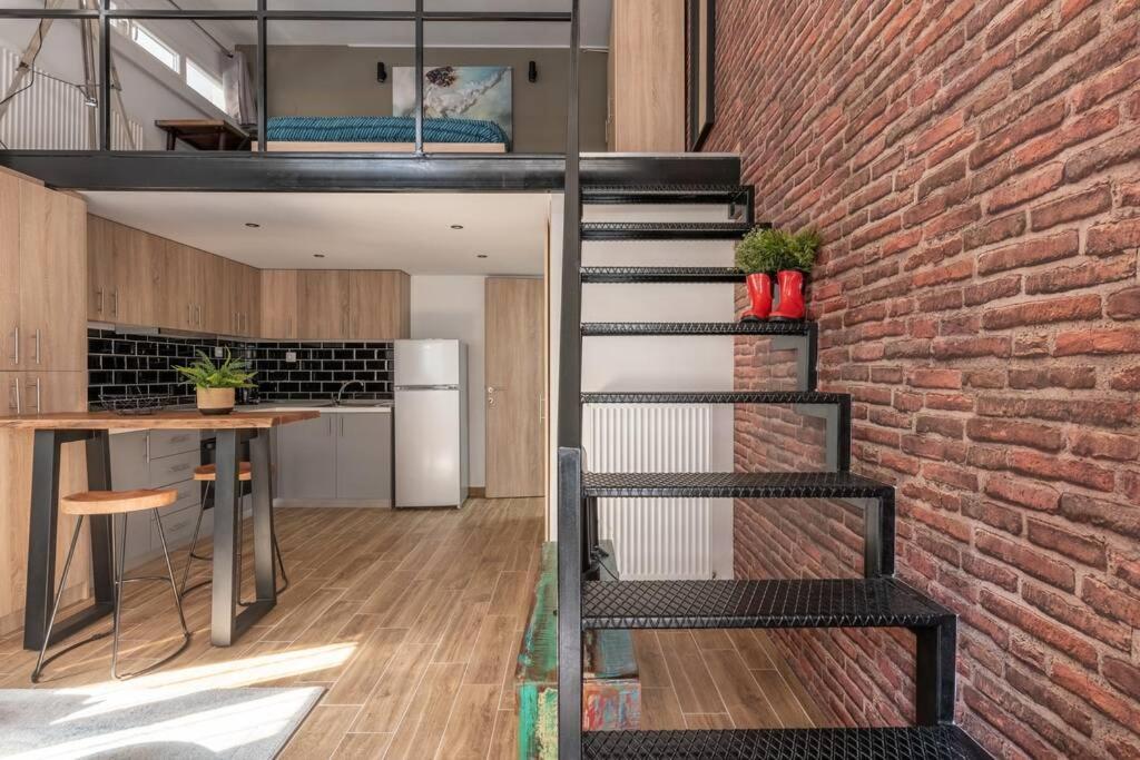 Industrial Loft Near Seaside W 200Mbps Apartment Thessaloníki Ngoại thất bức ảnh