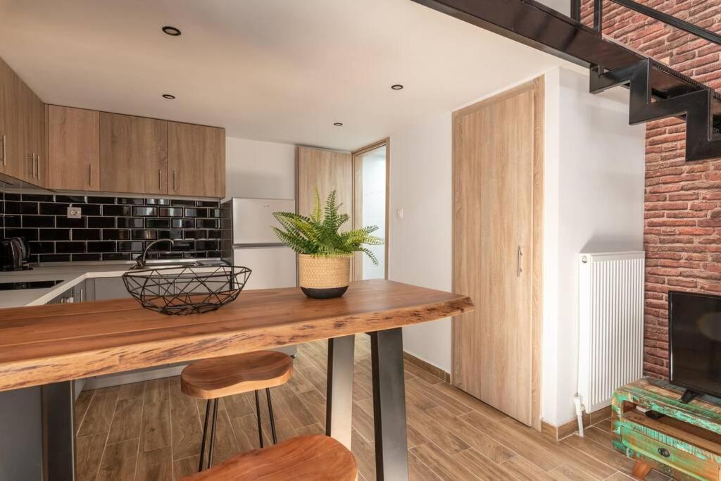Industrial Loft Near Seaside W 200Mbps Apartment Thessaloníki Ngoại thất bức ảnh